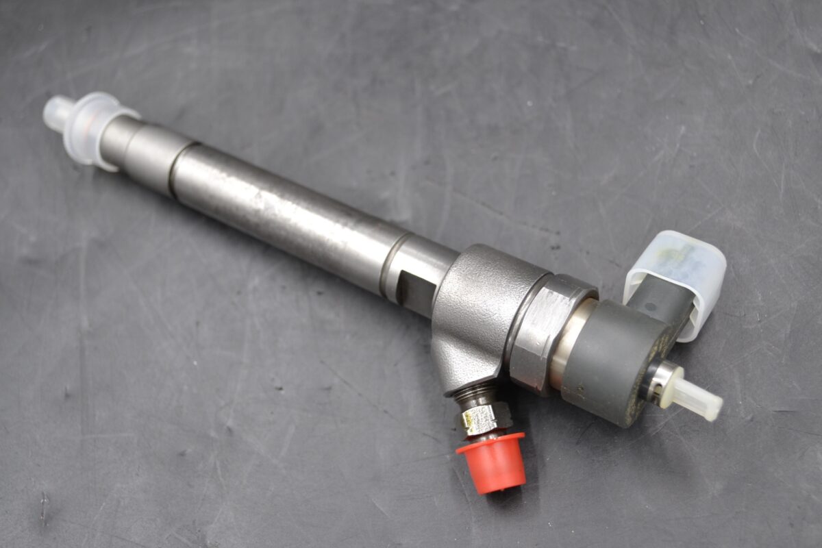 thumbnail image 2 of BOSCH Diesel Fuel Injector 0445110251 For VOLVO - 30637375, 30731567, 30750282, 30750283 2 of 4